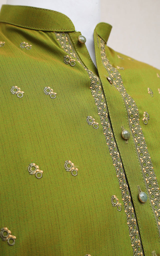 Men Embroidered Kurta Green SaeedAjmal